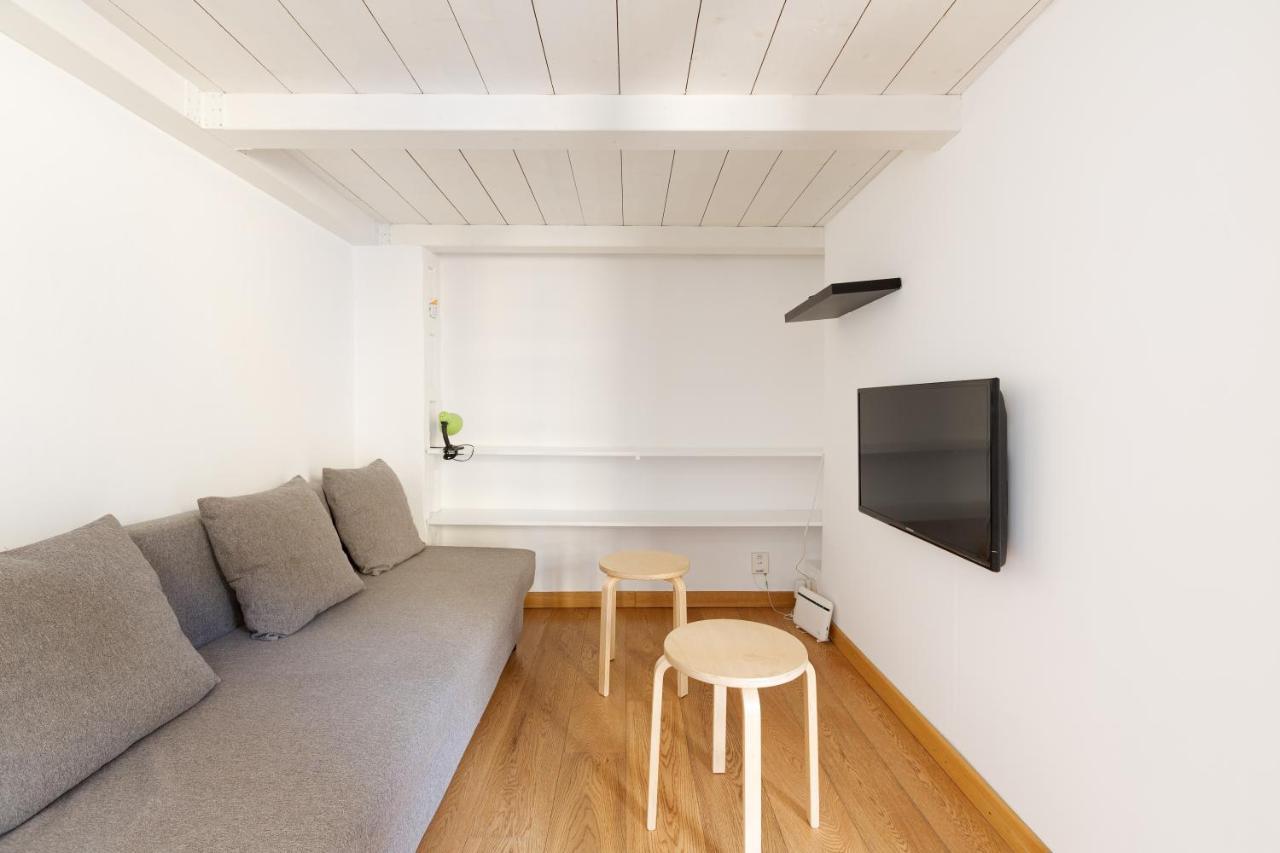 Budget Studio - 1,5 K Far From Citta Studi Apartment
