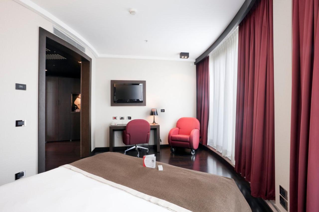 Crowne Plaza By Ihg Hotel 4*