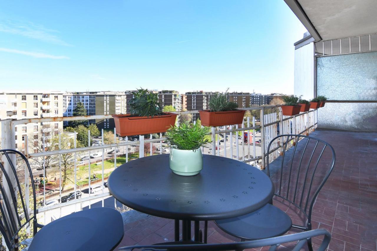 Luminoso Bilocale Con Terrazzino Apartment Milan
