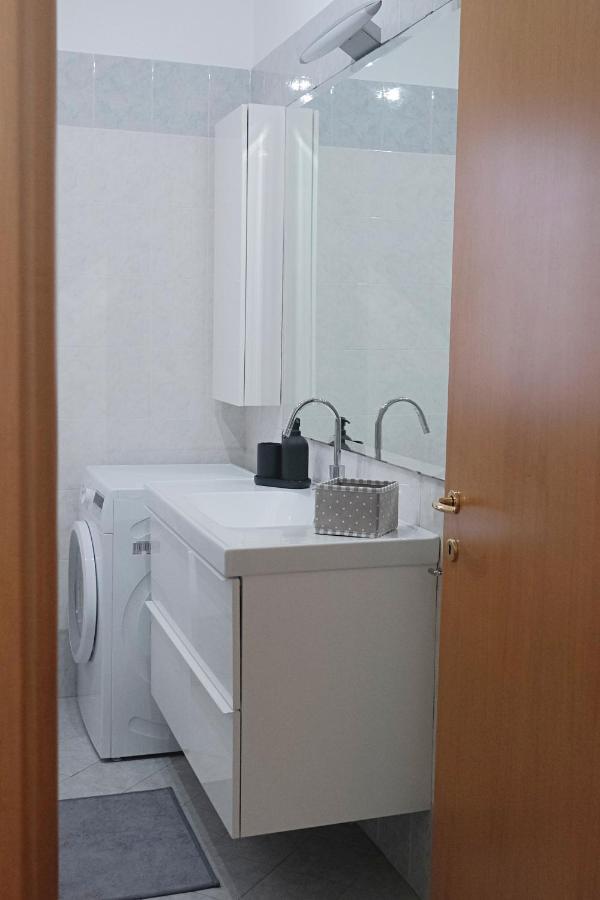 Bwr - Bilocale Con Terrazzo, Via Gonin * Milan