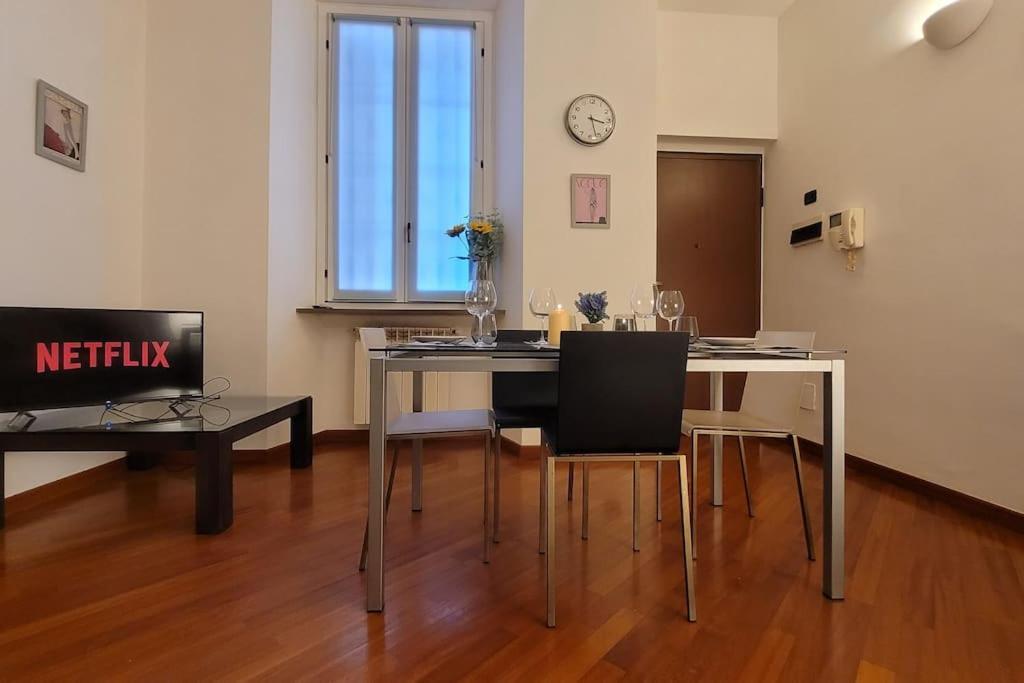 Navigli-centro Stylish In Design District Apartment Milan