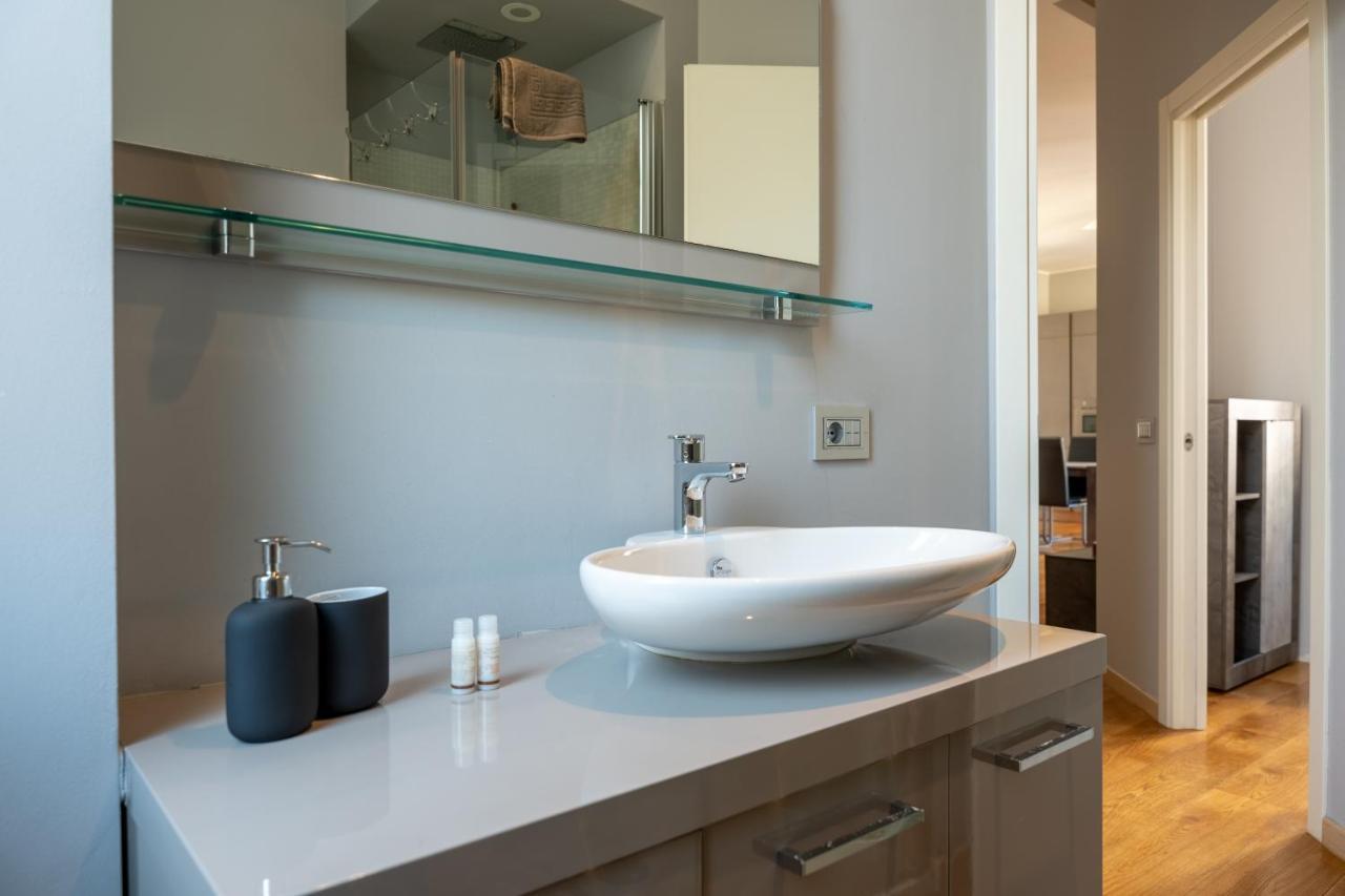 Apartment 5 Min Duomo Luxury In Brera Design District Milan