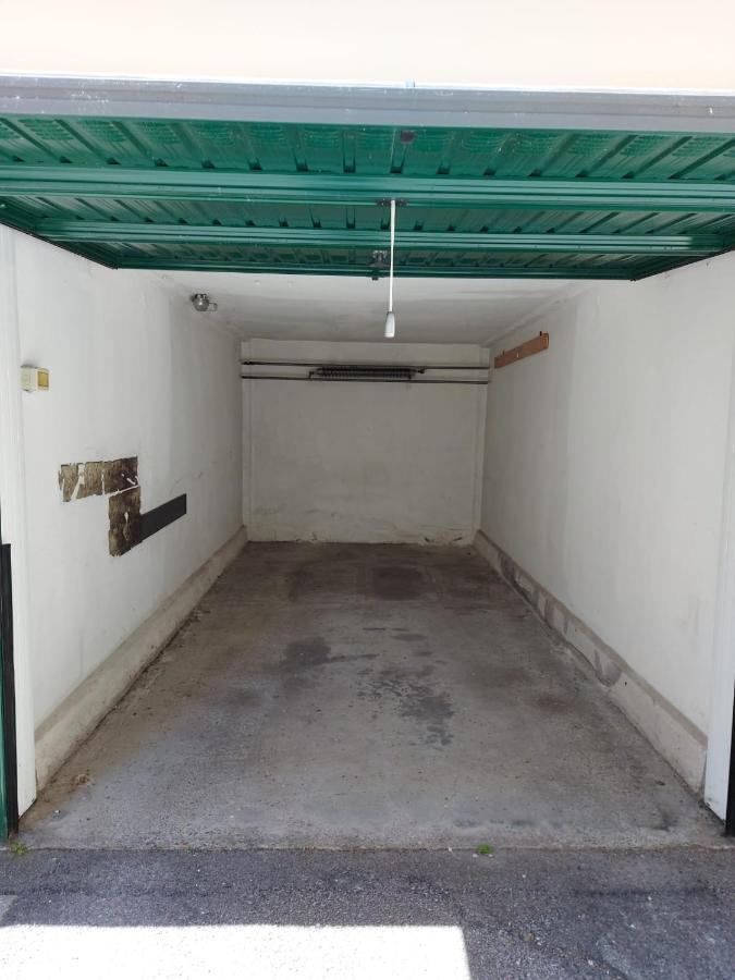 - Parking And Comfort - Spacious Up To 8 Pax Milan