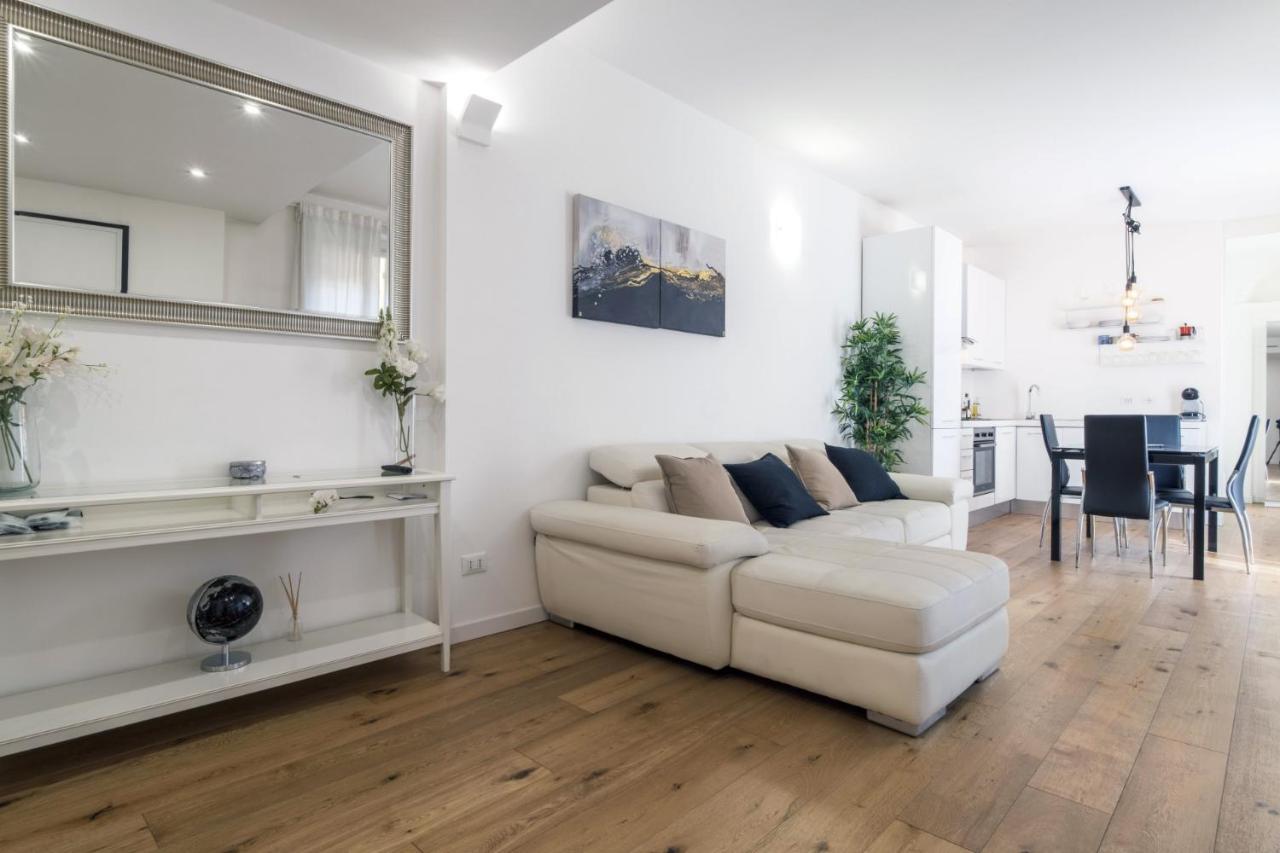 Apartment Easylife - Elegante Dimora A Due Minuti Dal Duomo Milan