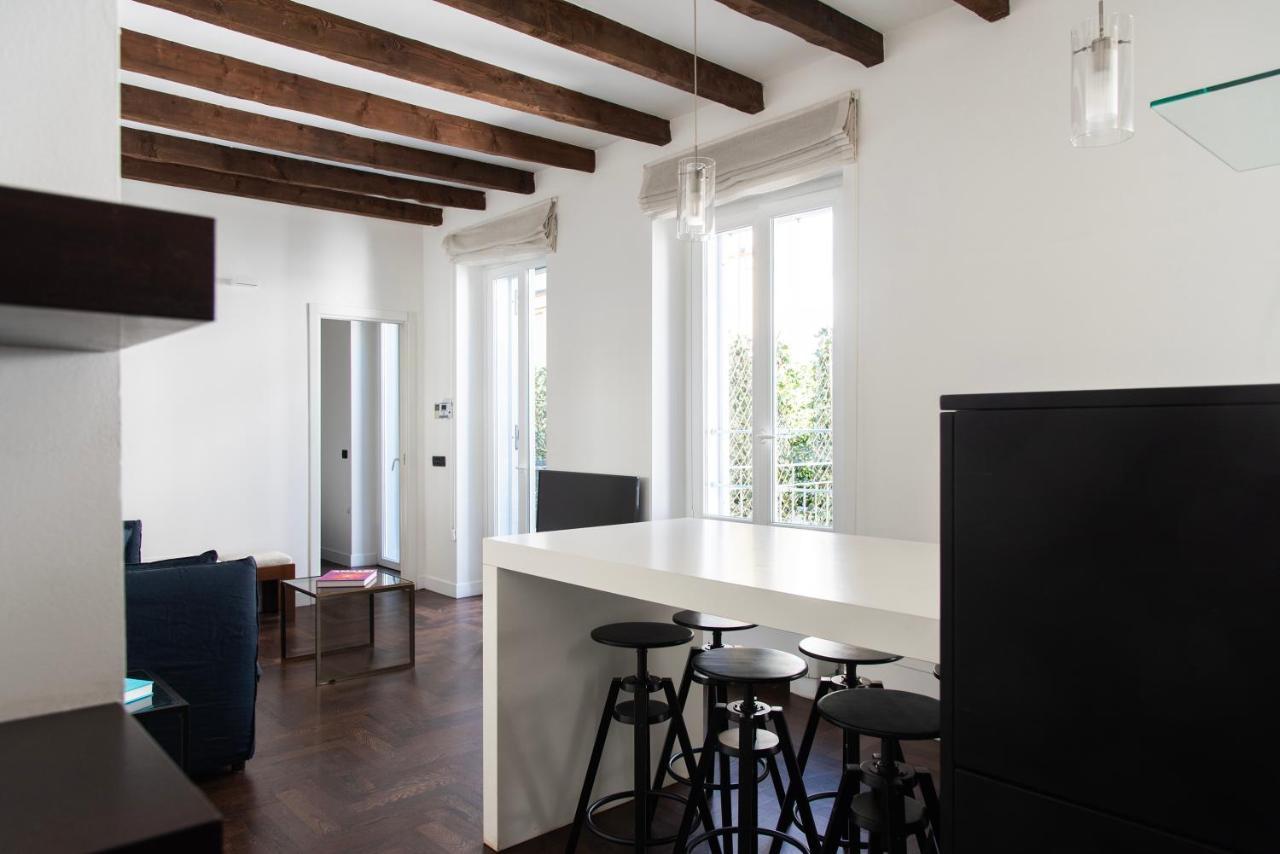 Youhosty - Charming 2-bed Flat With Terrace, Navigli & Duomo *