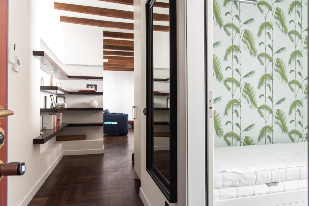 Youhosty - Charming 2-bed Flat With Terrace, Navigli & Duomo * Milan