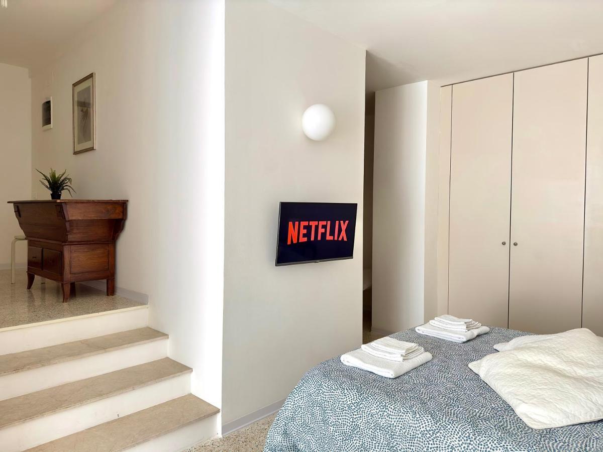 Minimal Navigli Apartment Milan