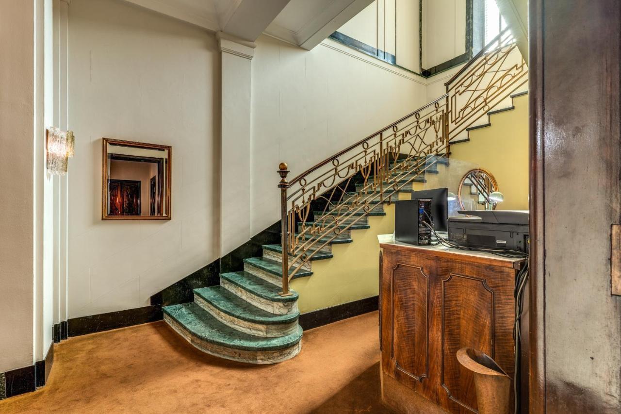Hotel Apollo 2*