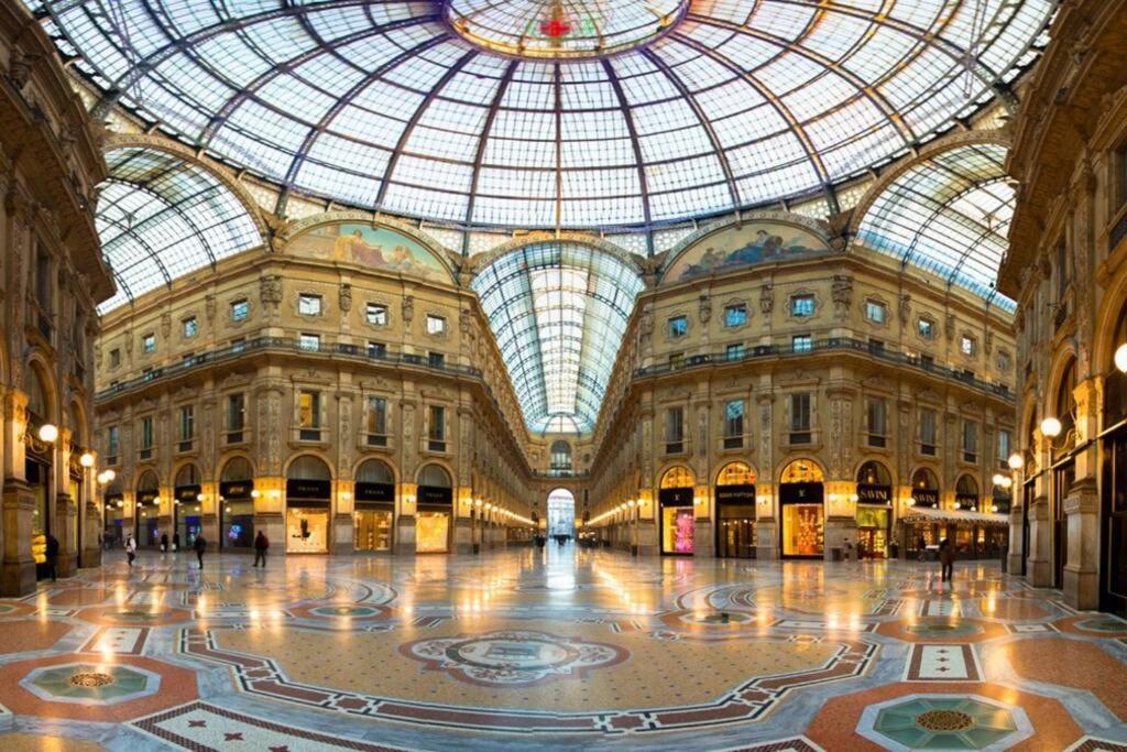 Duomo A 10 Minuti A Piedi + Parking Davanti Casa Apartment