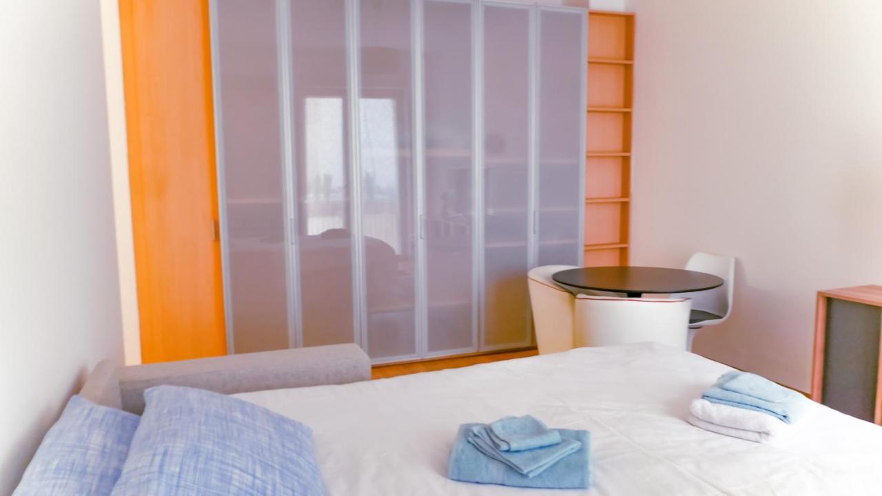 Domusmi Emanuele Filiberto-4 Apartment