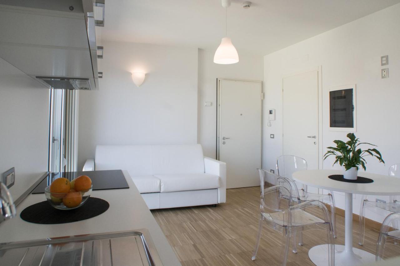 Apartment Housing32 *