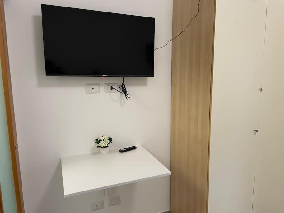 Apartment Tiny House - 15 Minutes To Duomo Milan