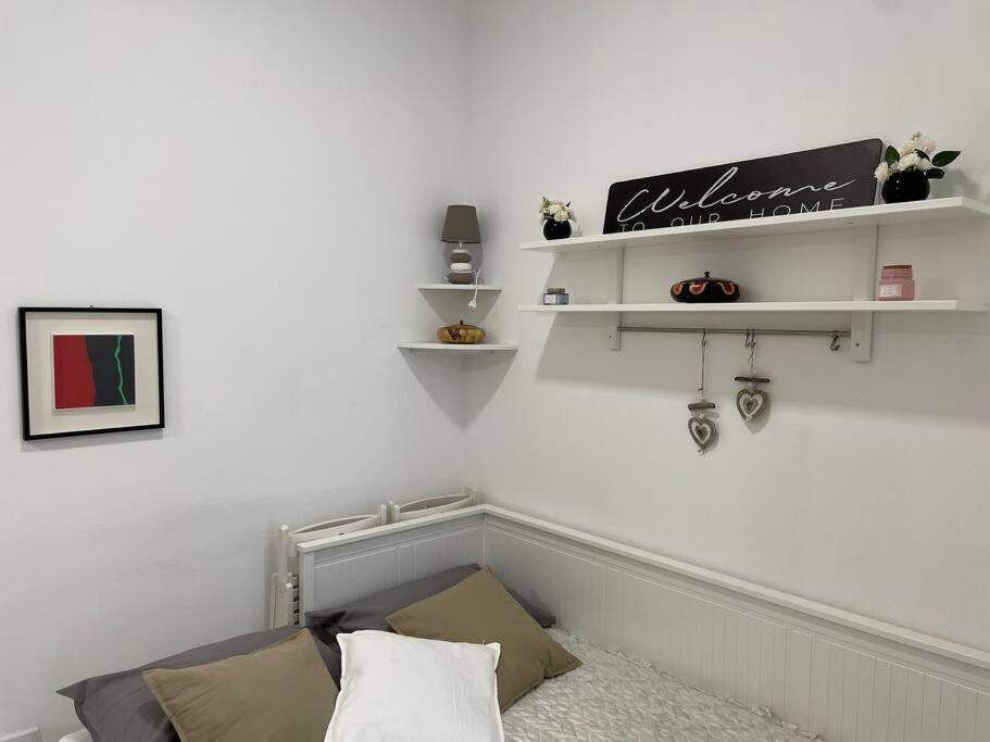 Apartment Tiny House - 15 Minutes To Duomo Milan