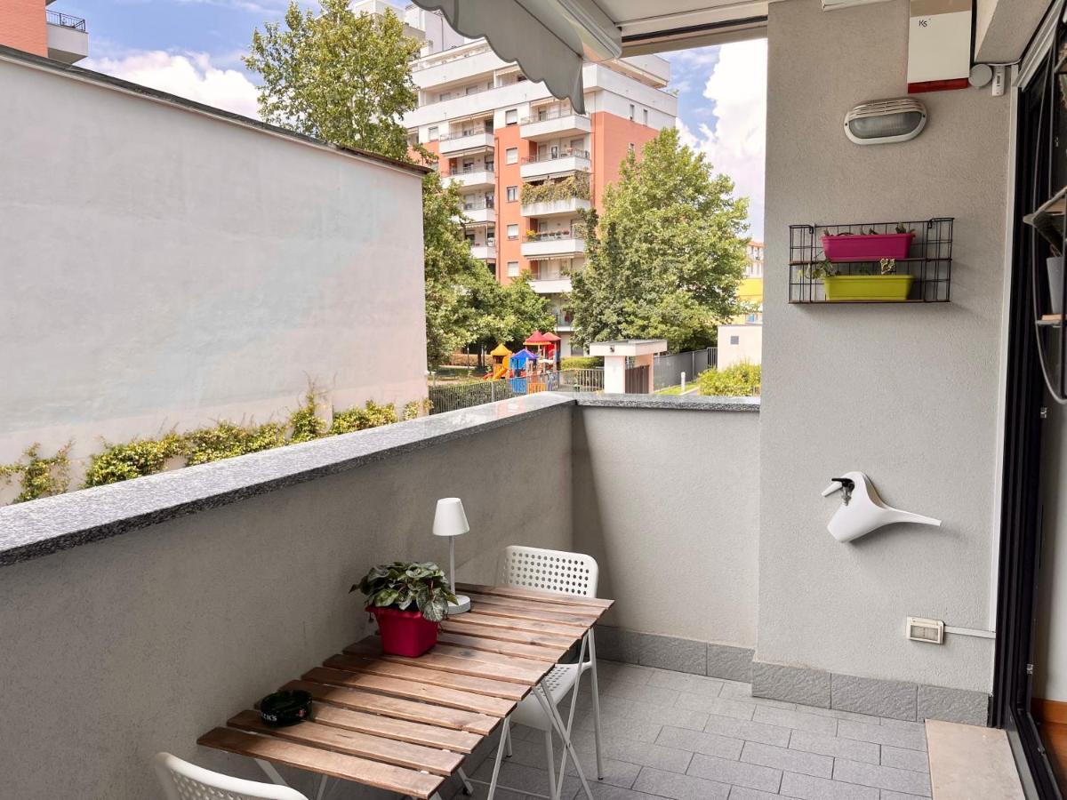 Sulla Metro 3 Gialla Maciachini Milan