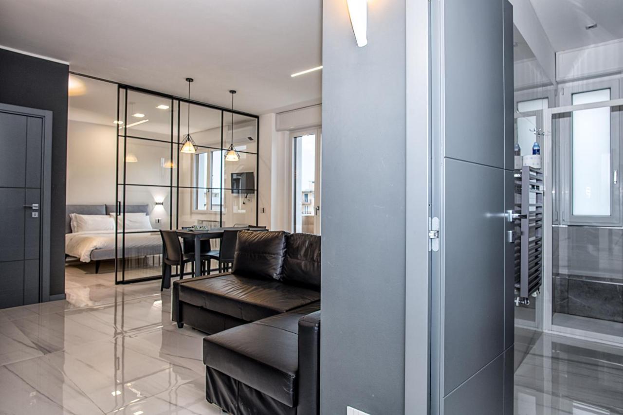 New & Bright Balcony Flat By Station Apartment
