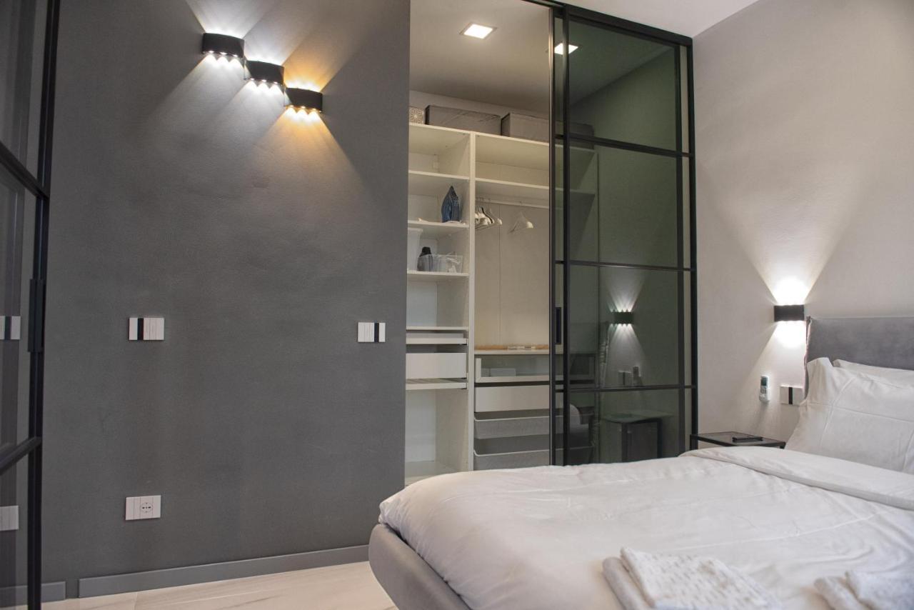 New & Bright Balcony Flat By Station Apartment Milan