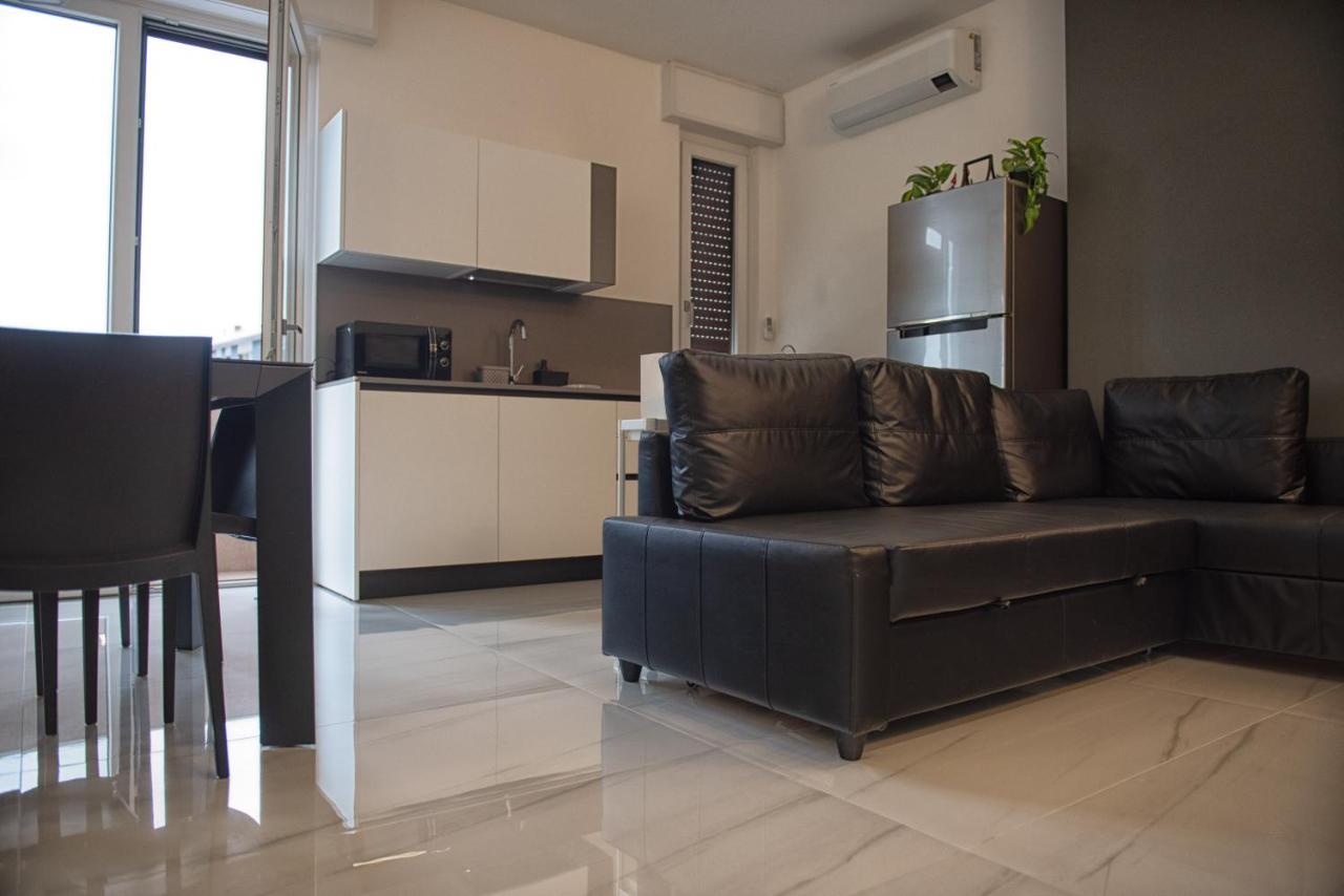 New & Bright Balcony Flat By Station Apartment
