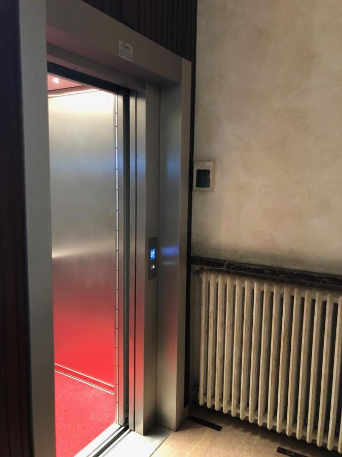 Casa Signorile Anni 70 Milan