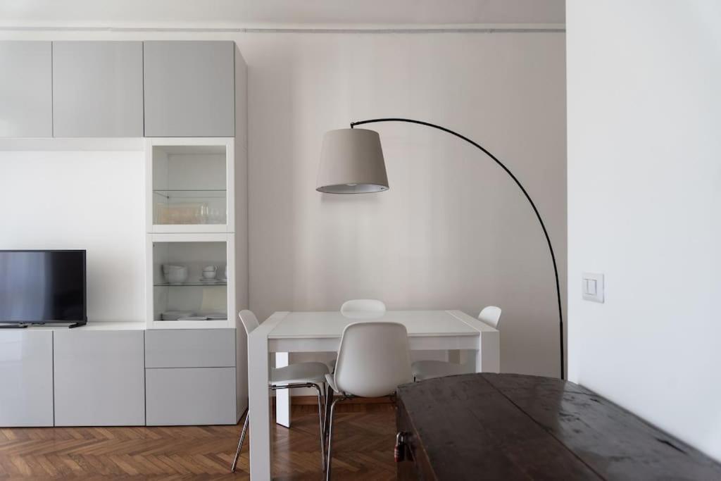 Youhosty - De Cristoforis12 Bis Apartment