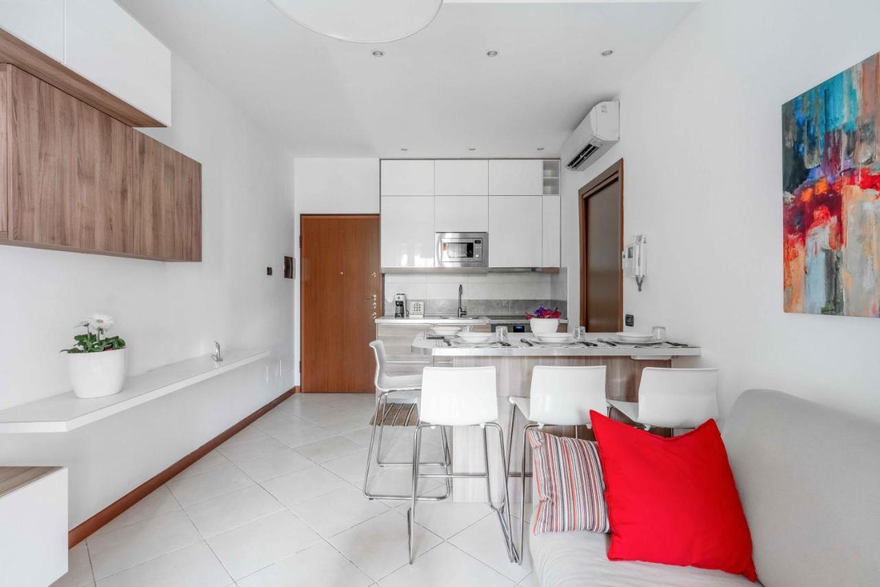 Exclusive With Terrace Apartment *