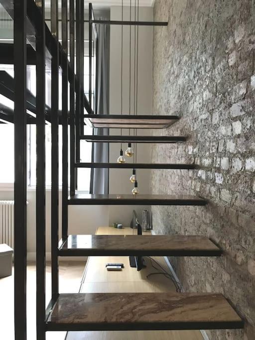 Dezza Loft Apartment