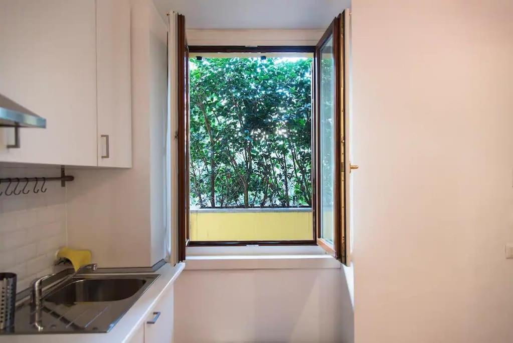 Hidden Retreat - Duomo Apartment Milan