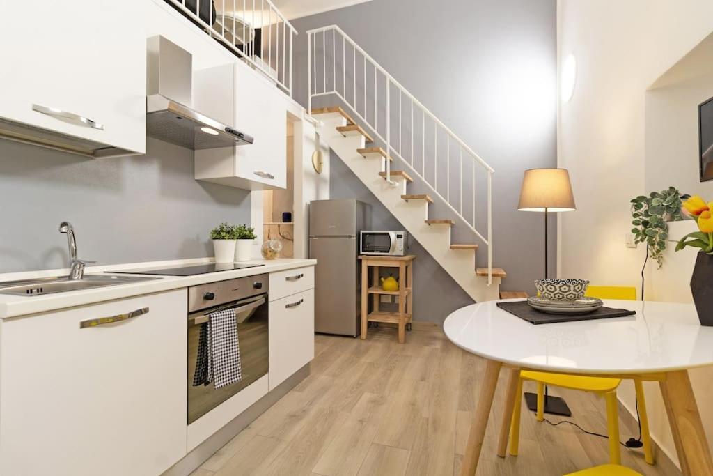 Apartamento Moscova Moderno E Bilocale Con Soppalco Milão