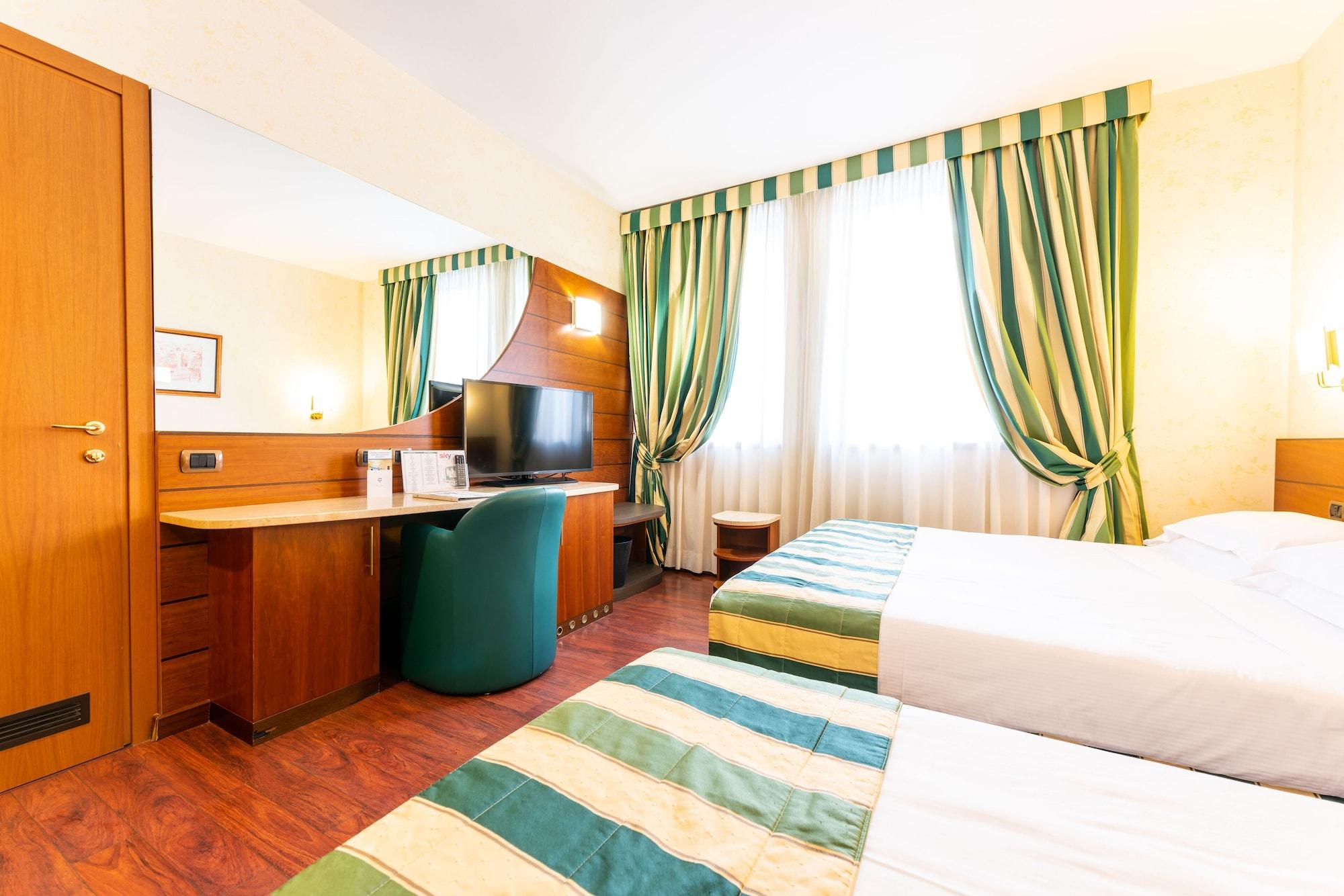 Mirage Sure Collection By Western Hotel 4*