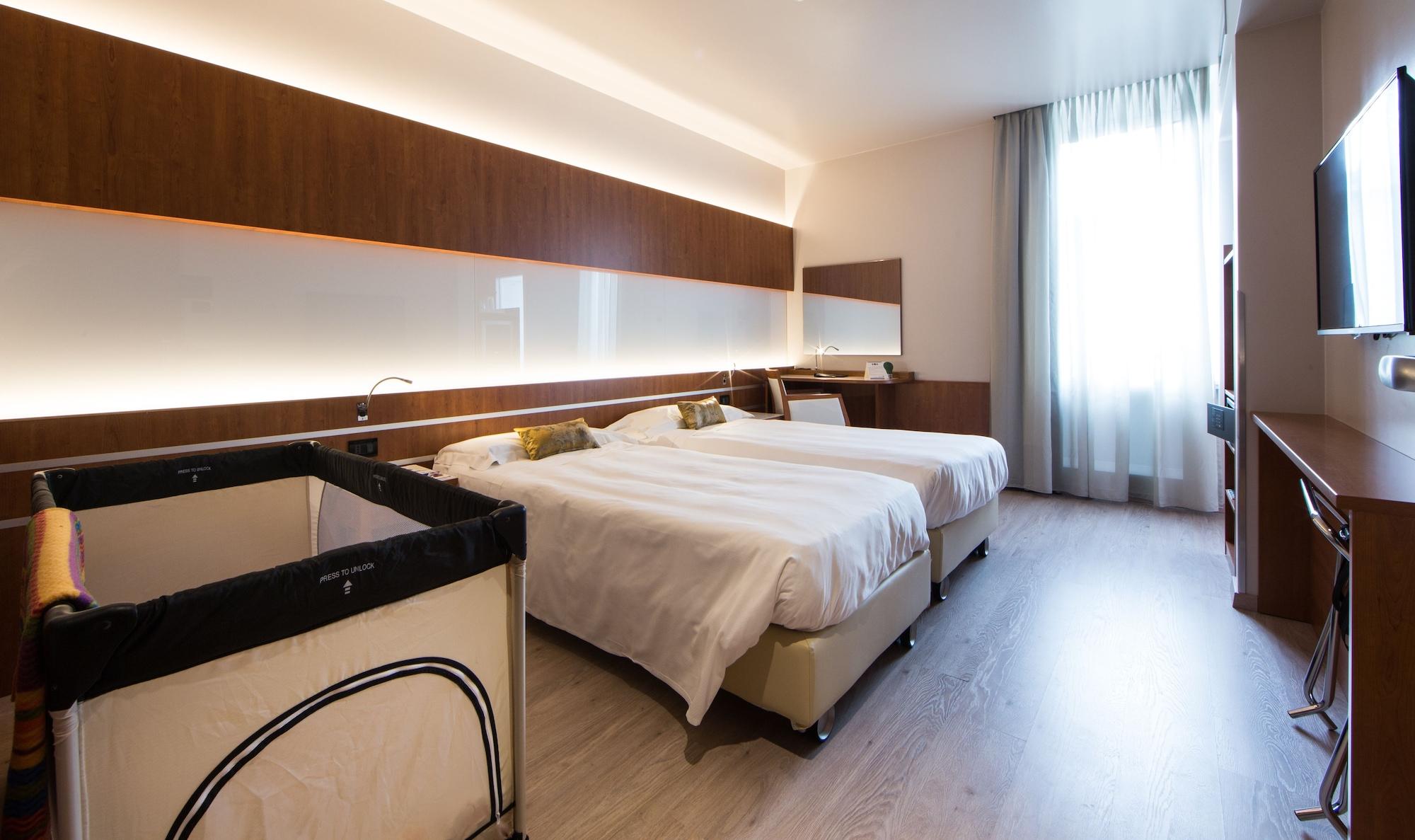 Western Madison Hotel 4*