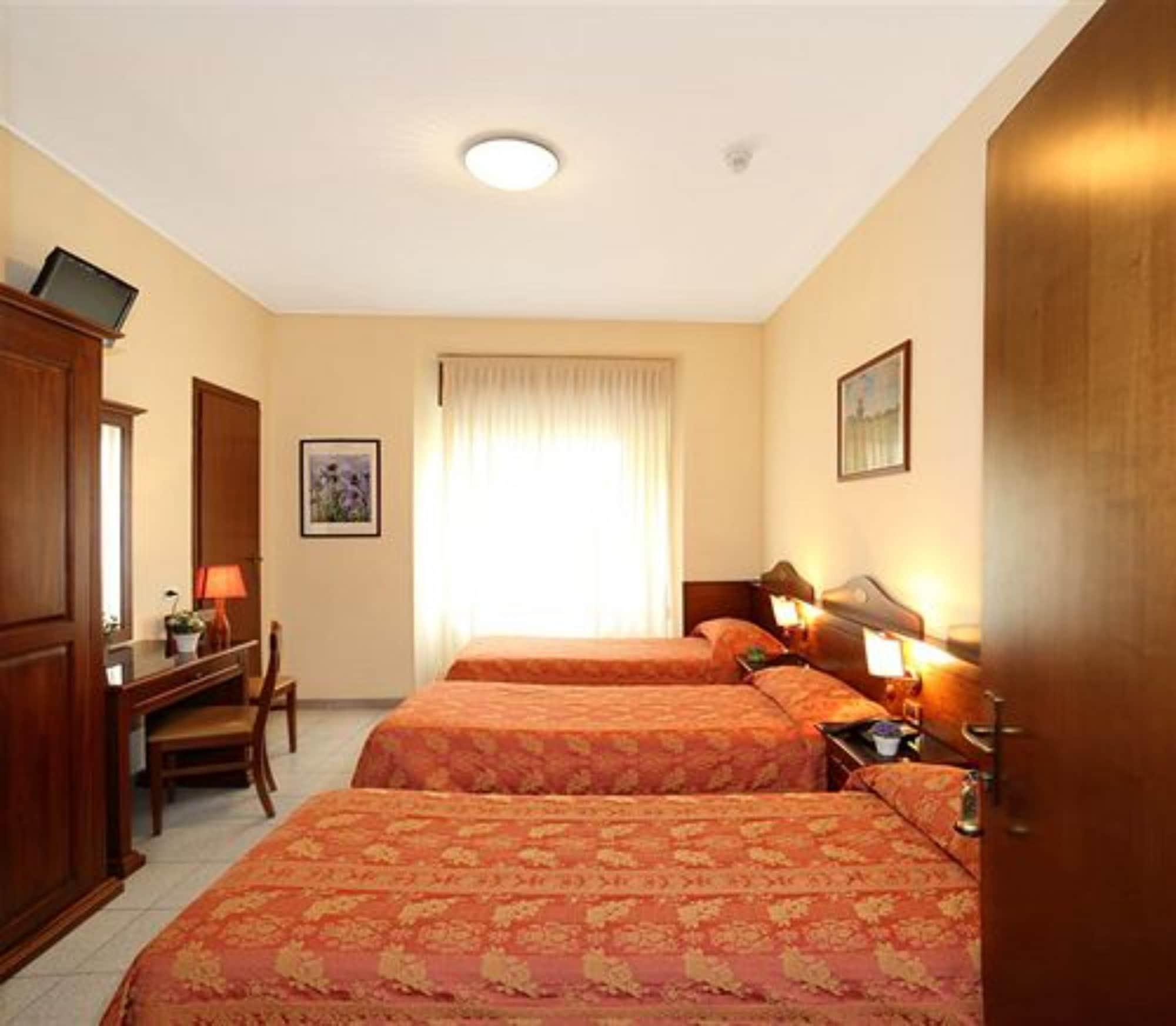 Pavone Hotel 3*