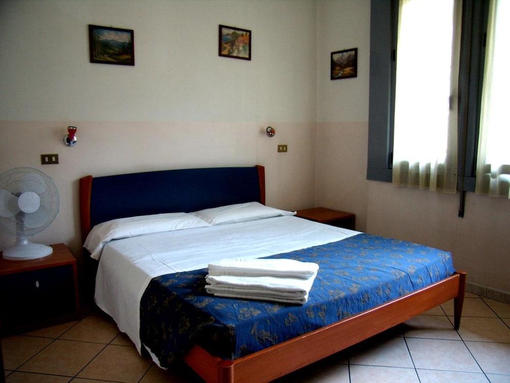 Hotel Csi Group - Station 3*