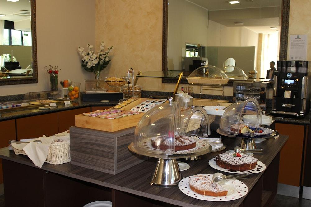 Ih Lorenteggio Hotel