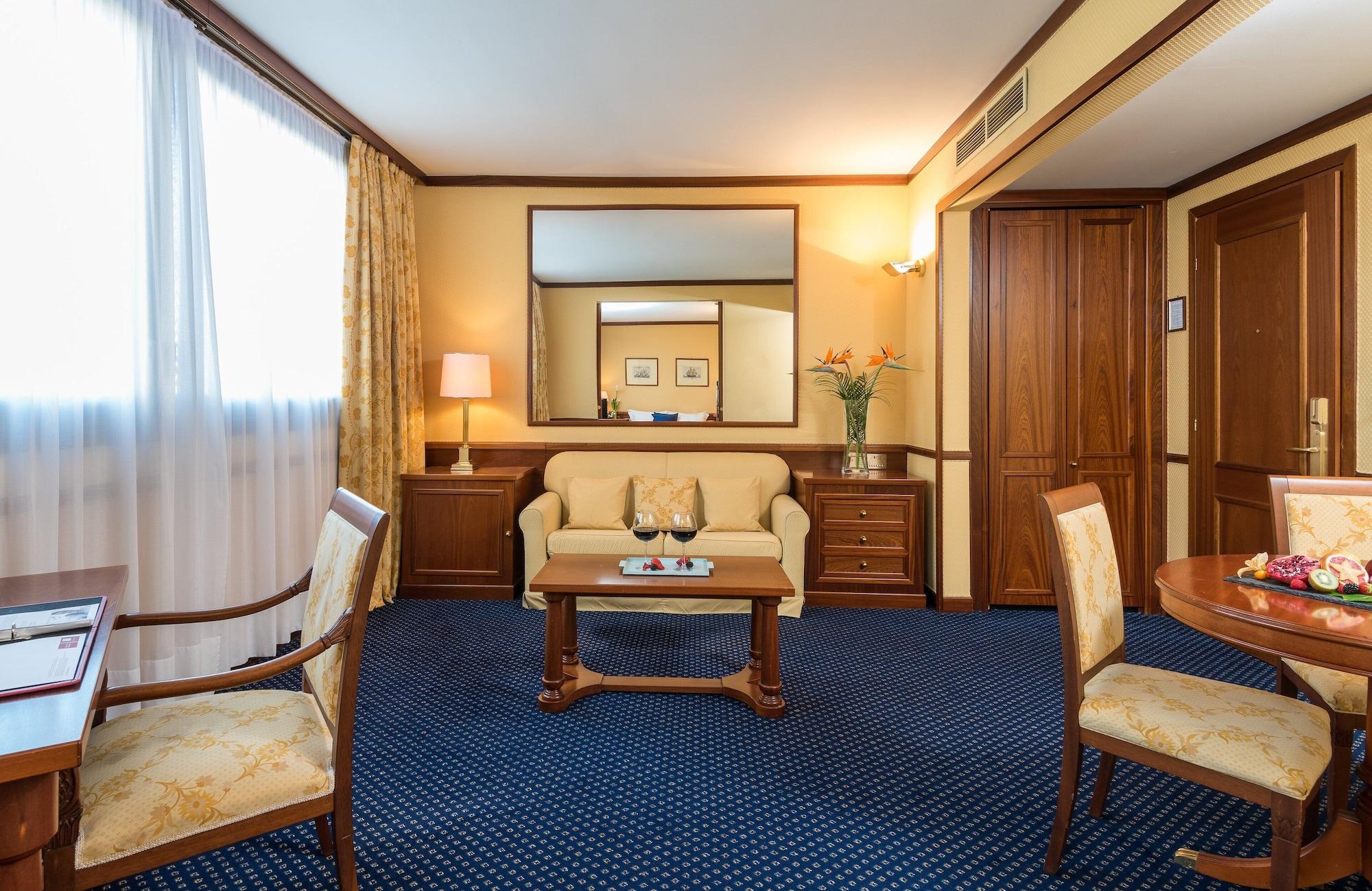 Leonardo Center 4*