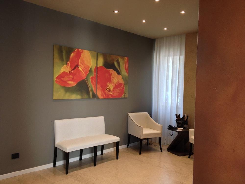 Zara Hotel