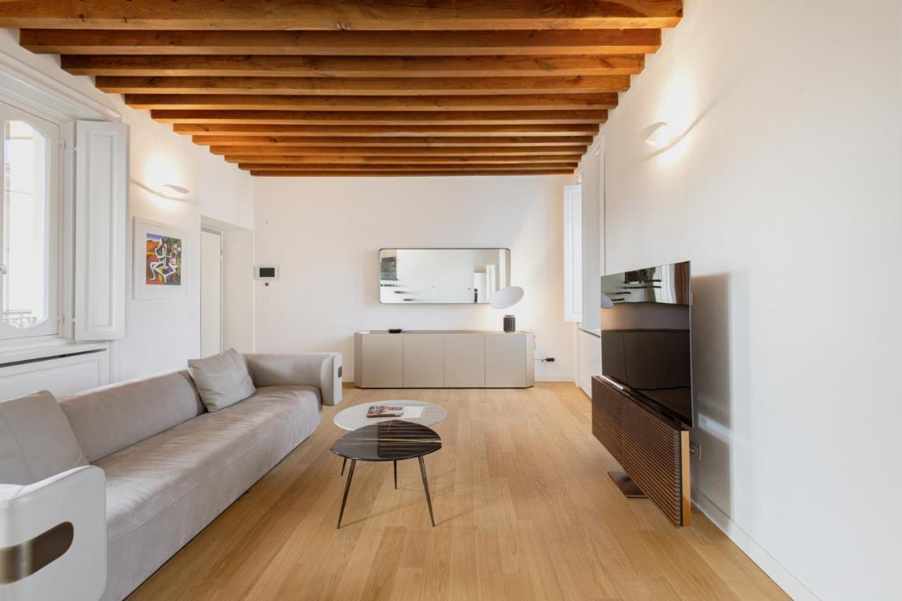 Apartment Easylife - Prestigiosa Dimora Due Passi Dal Duomo Milan