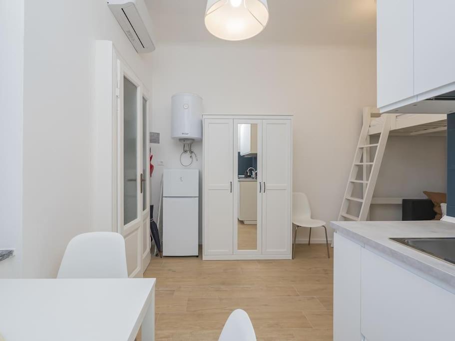 Youhosty - Accademia 53 Quinto Apartment