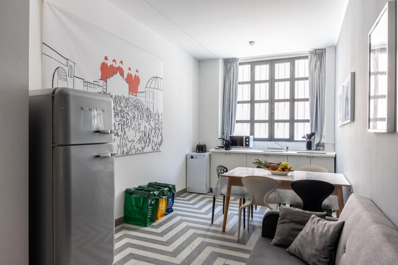 Armani House - Center Apartment Milan