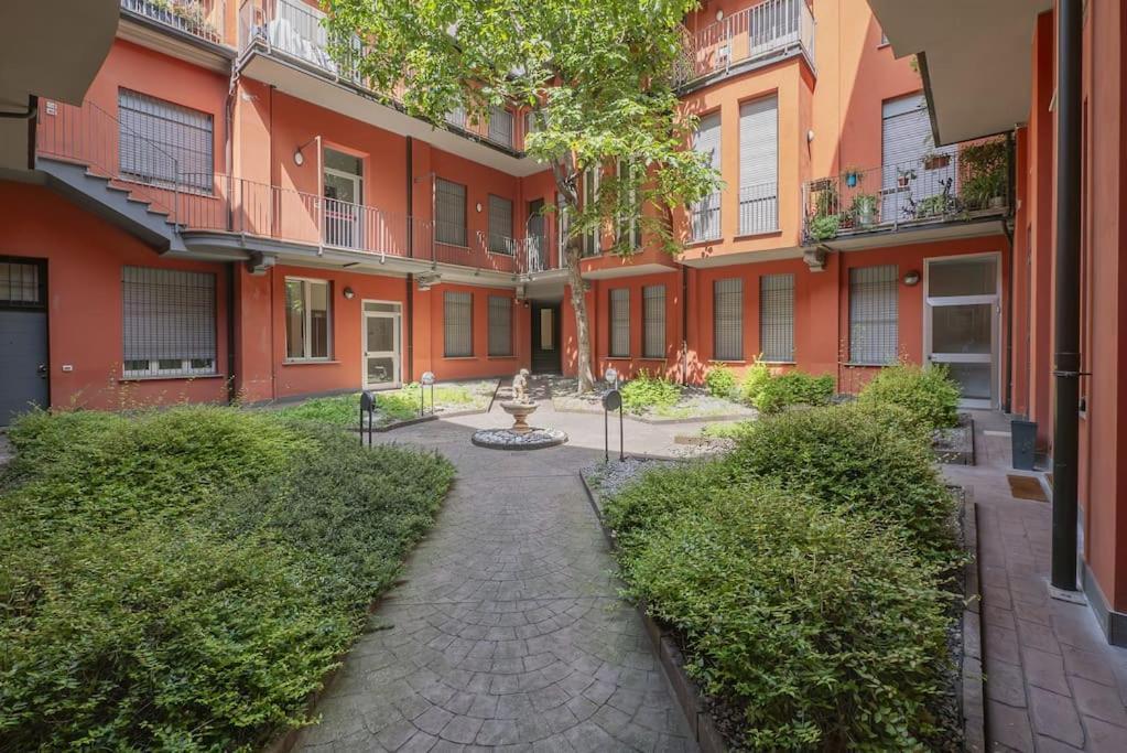 Youhosty - Ampere 102 Milan