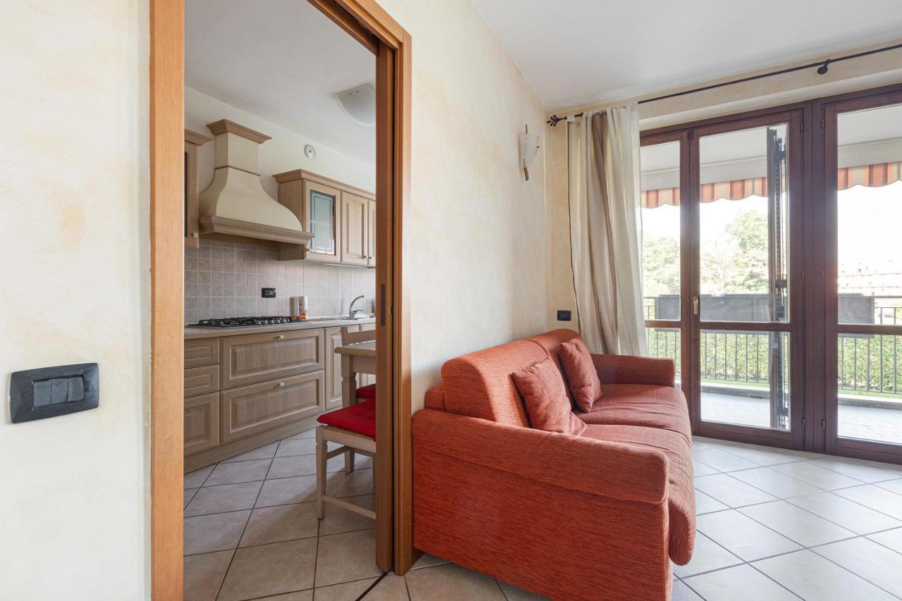 Apartment With Balcony Nearby M3 Subway Yellow Line Milan