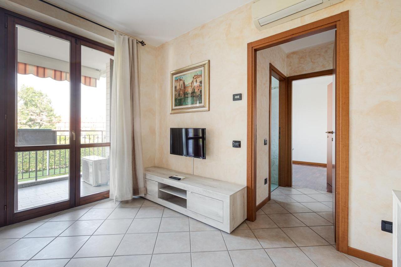 Apartment With Balcony Nearby M3 Subway Yellow Line