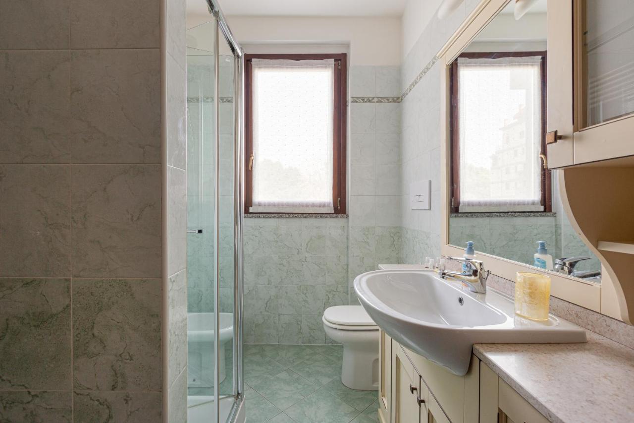 Apartment With Balcony Nearby M3 Subway Yellow Line Milan