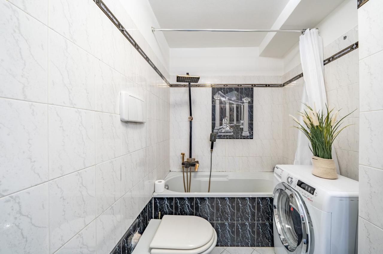 Apartment Isola And Garibaldi District Lovely
