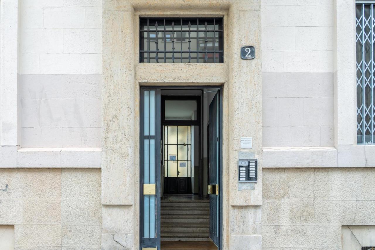 Apartment Casa Julia - Milano, Via P. Nuvolone - By Host4u Milan