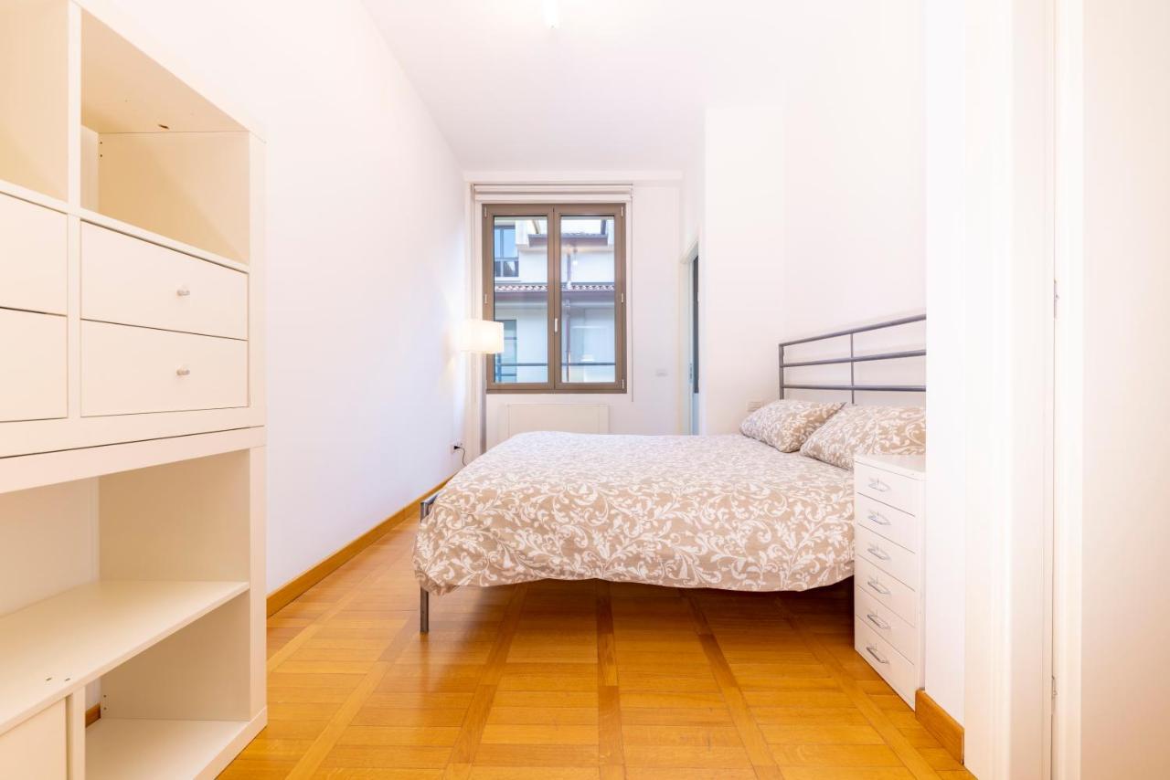 Apartamento Luxury 1 Bedroom Navigli Loft Milão