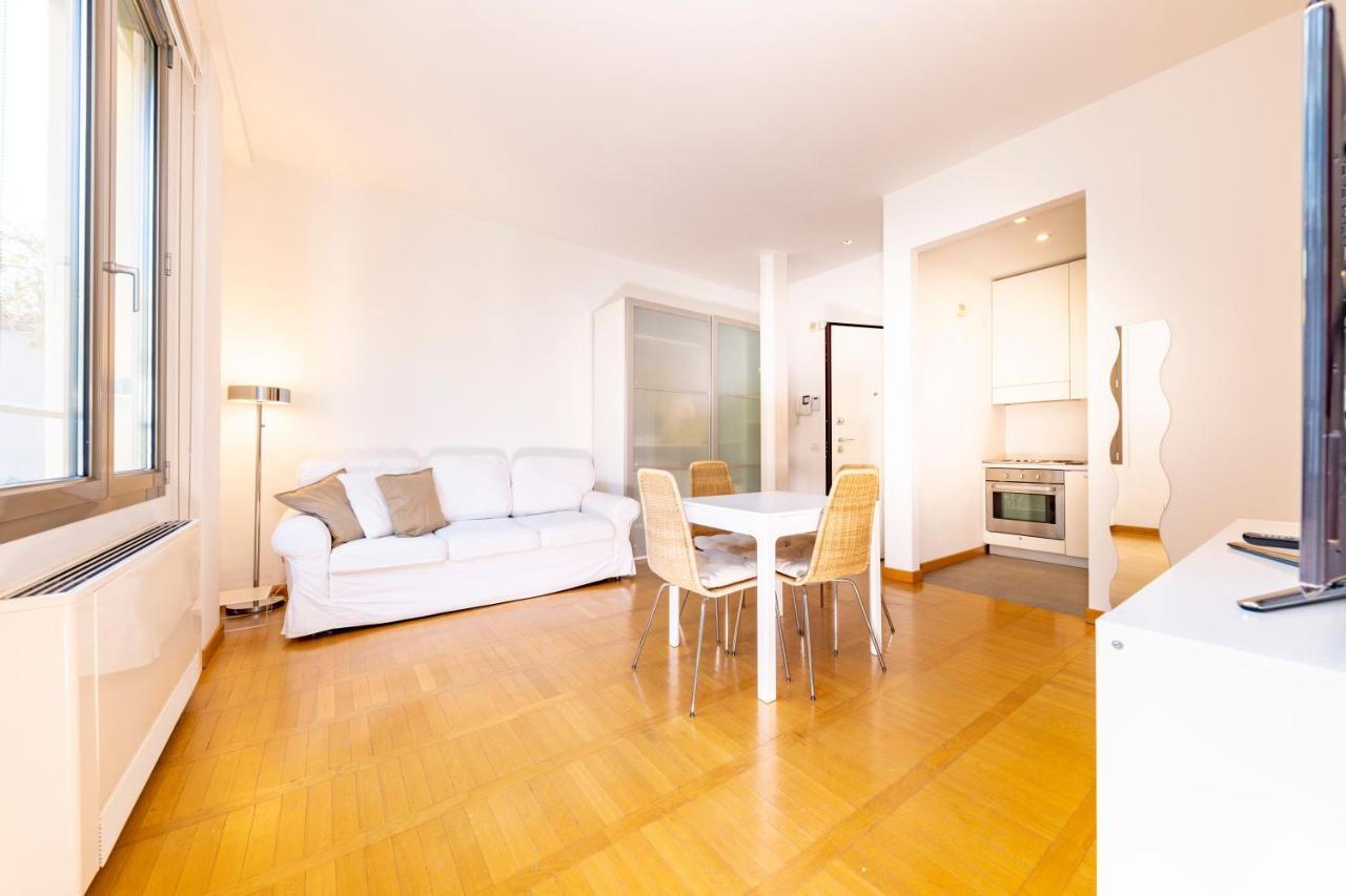 Luxury 1 Bedroom Navigli Loft Apartamento Milão