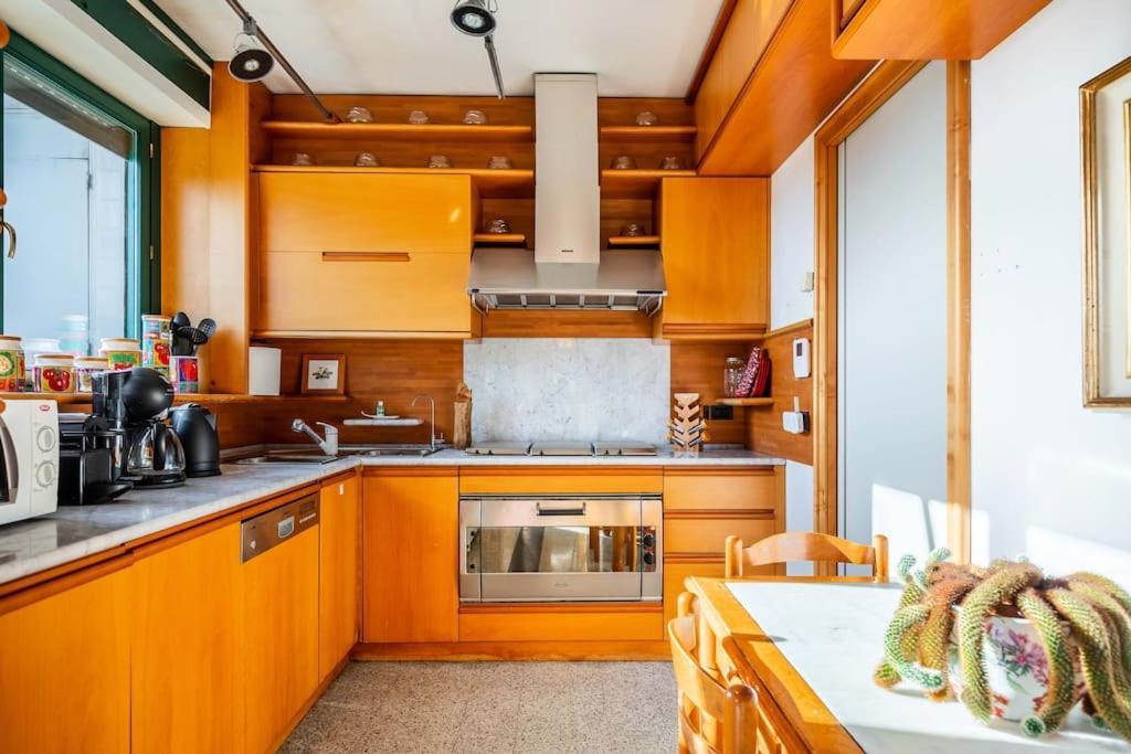 Luxury Penthouse - Sauna, Garage, Office, Terrace Apartment *