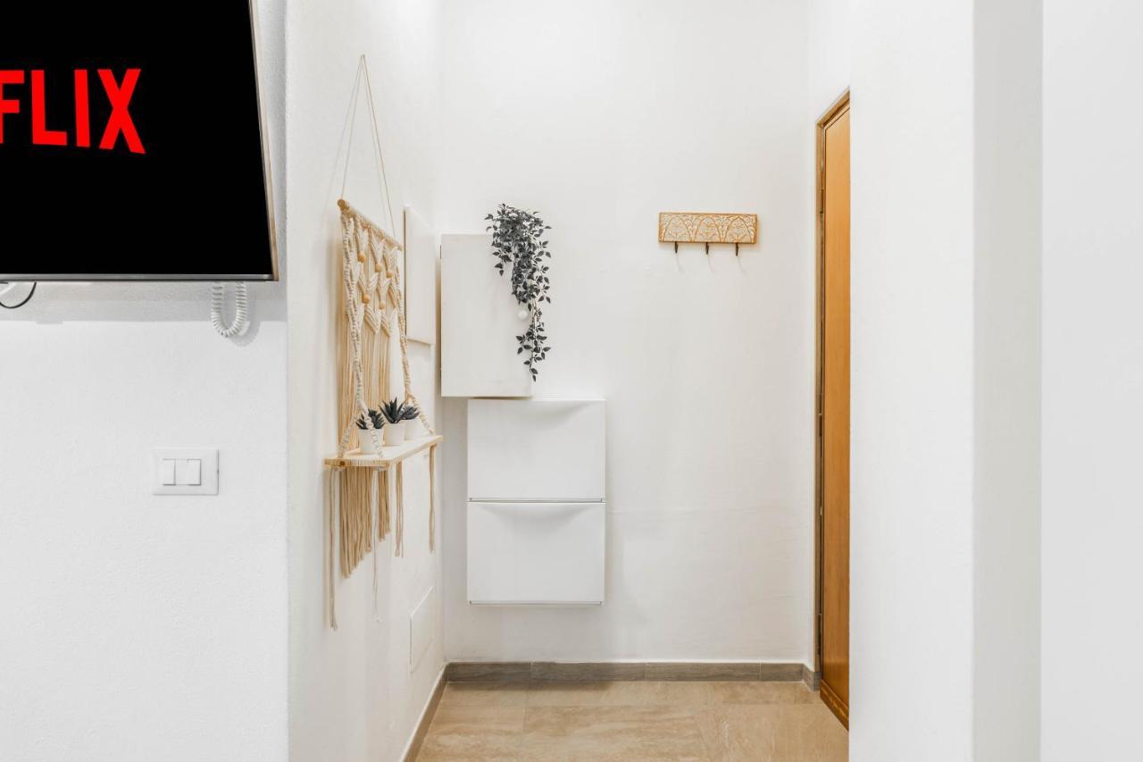 Eden House Sansiro-duomo Netflix & Design Apartment Milan