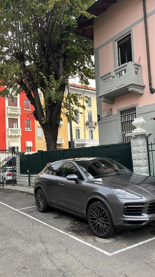 Fiera Milano-city Life Free Parking Anglia' S Bridge