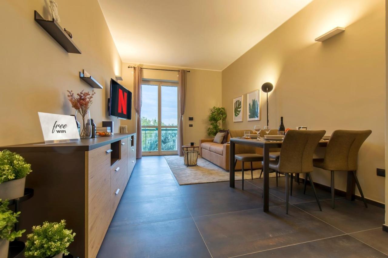 Modern & Bright 2 Bedroom Flat 50m From M4 Stop Apartment Milan