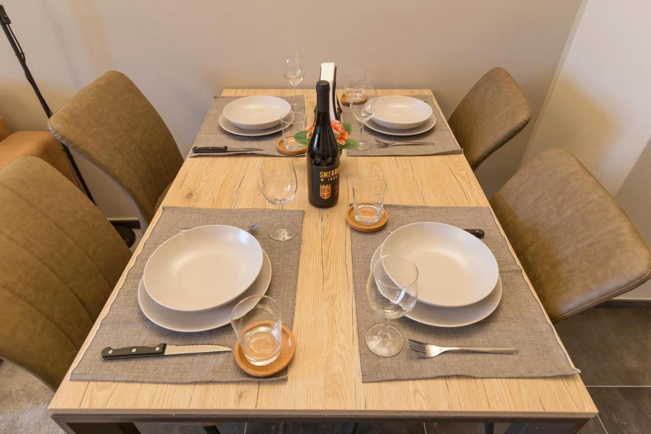 Modern & Bright 2 Bedroom Flat 50m From M4 Stop Apartment Milan